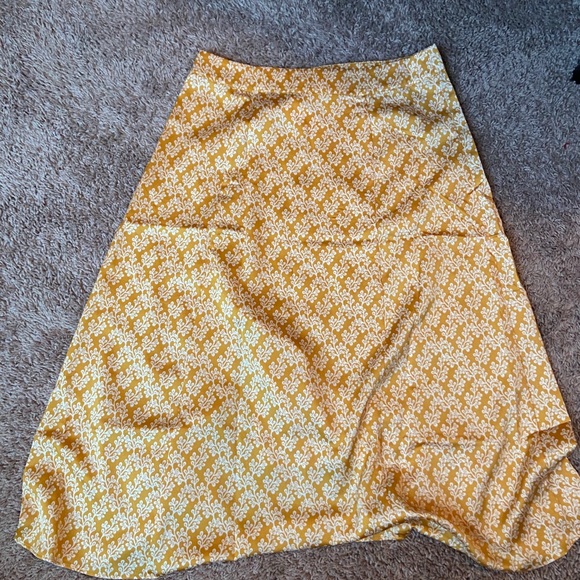 LOFT Yellow and White Patterned Midi-skirt - Picture 2 of 4